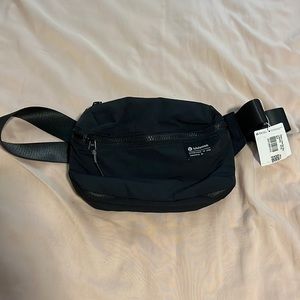 Lululemon clean lines belt bag